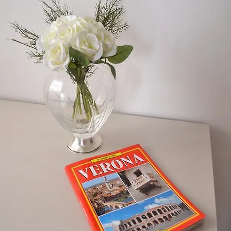 فندق مبيت وإفطار Da Virginia فيرونا